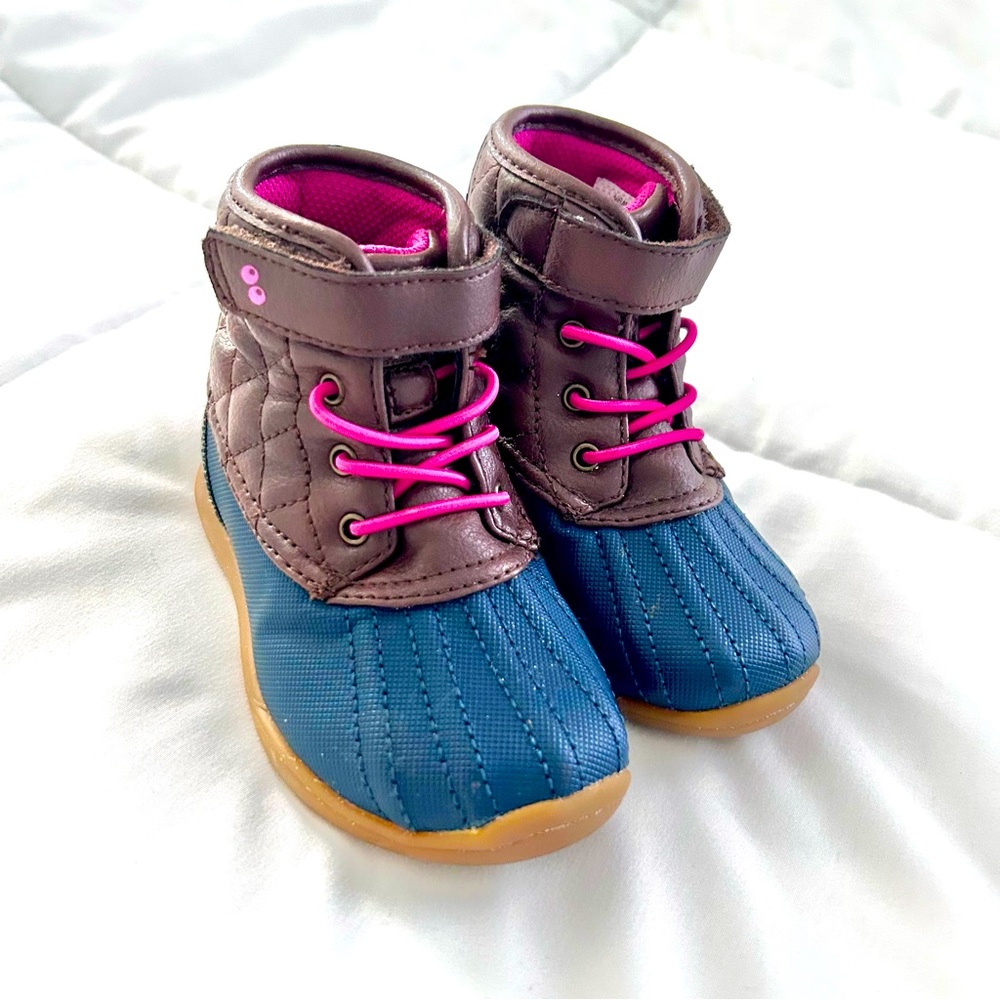 Surprize by Stride Rite duck boots size 6